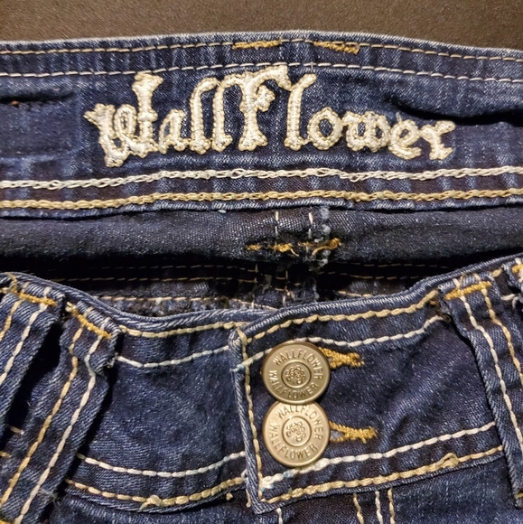 Wallflower Bootcut Jeans - Picture 5 of 6